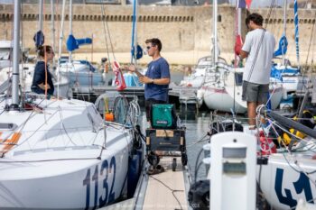Kurs Mini Transat: Jannes Llull segelt vor der Bretagne