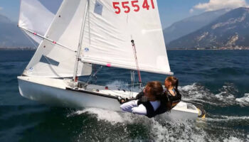 Sommer, Sonne, Wind und Segeln bei Regen