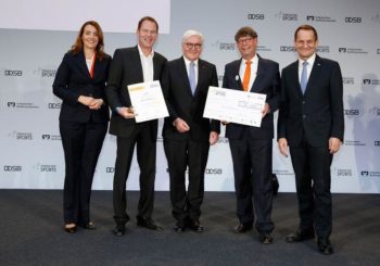 EHRUNG FÜR BESONDERES GESELLSCHAFTLICHES ENGAGEMENT