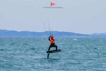 Foil-Kiter Flo Gruber erfolgreich vor  Rimini